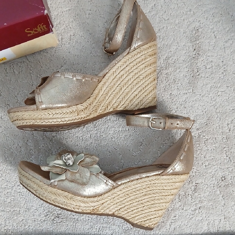 Sofft Wedge Sandals - Picture 4 of 10